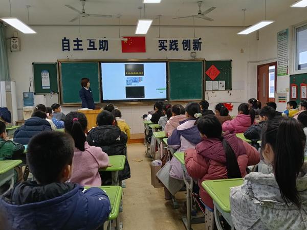 
四川大学华西医院徐严明商慧芳吴波蒋利熊先泽李永彬兰志刚马骏鹏徐建国陆军军黄牛挂号电话齐商银行开展金融消费者权益保护主题宣传