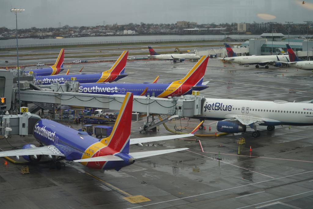 机票调价、取消航班……全球多家航司紧急应对燃油涨价