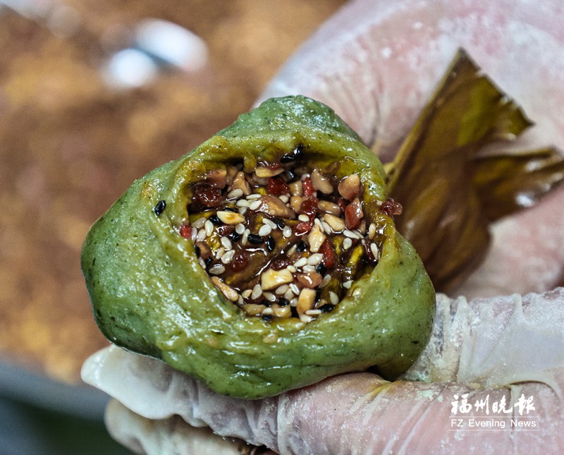 清明节“三合一” 清明粿可盐可甜