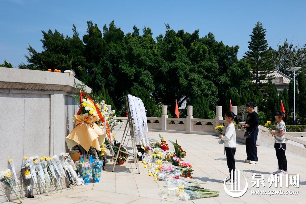 泉州持续开展烈士寻亲与祭拜守护行动——英雄未被遗忘 清明永寄哀思