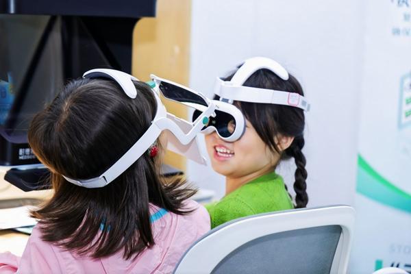 
西安交通大学第一附属医院西北妇女儿童医院天涛柏海燕黄牛挂号电话耐德佳两款旗舰头戴产品亮相上海COOC，构建近视防控“便携双引擎”矩阵