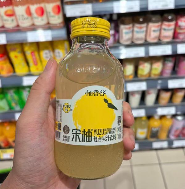 
武警总医院黄牛号贩子票贩子代网上预约代挂号电话揭秘年销10亿的爆款宋柚汁：“宋柚”是商标，柚含量不到3%，主配料为糖水，品牌号称全国销量第一