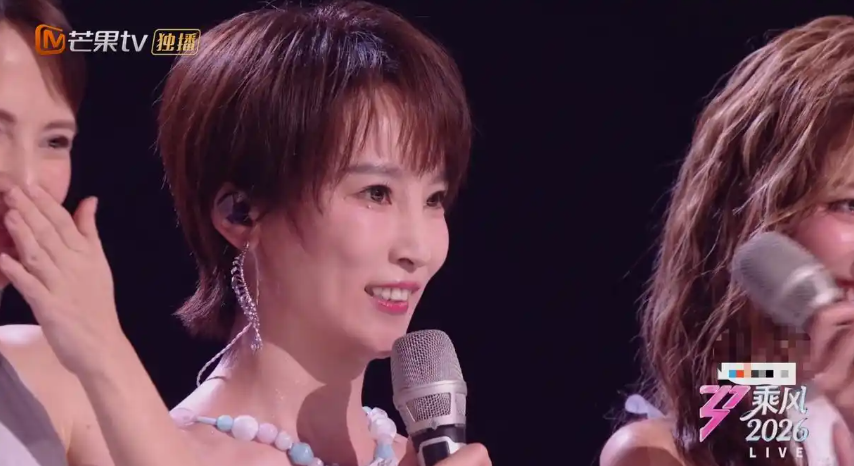 倪萍喊话让吴京在家带孩子后者秒执行 网友评论亮了