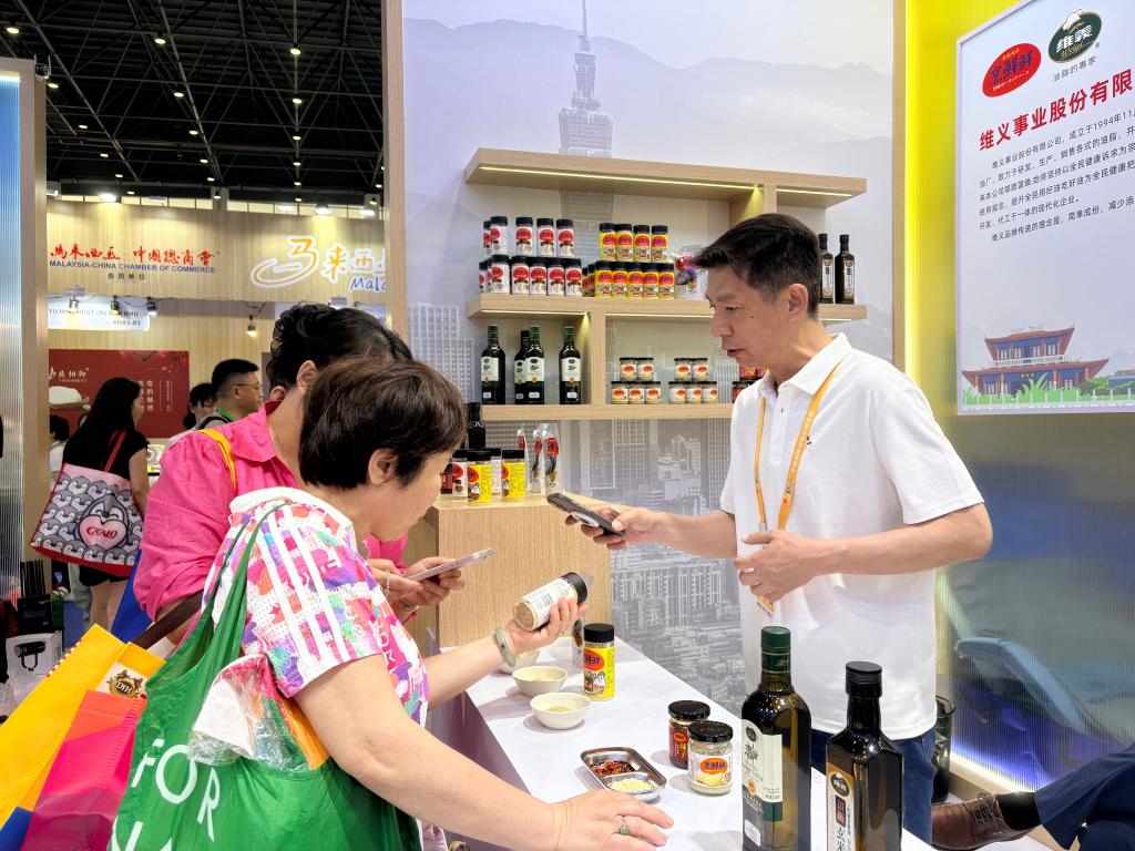 拓展市场寻觅商机 台湾特色展区“首秀”消博会