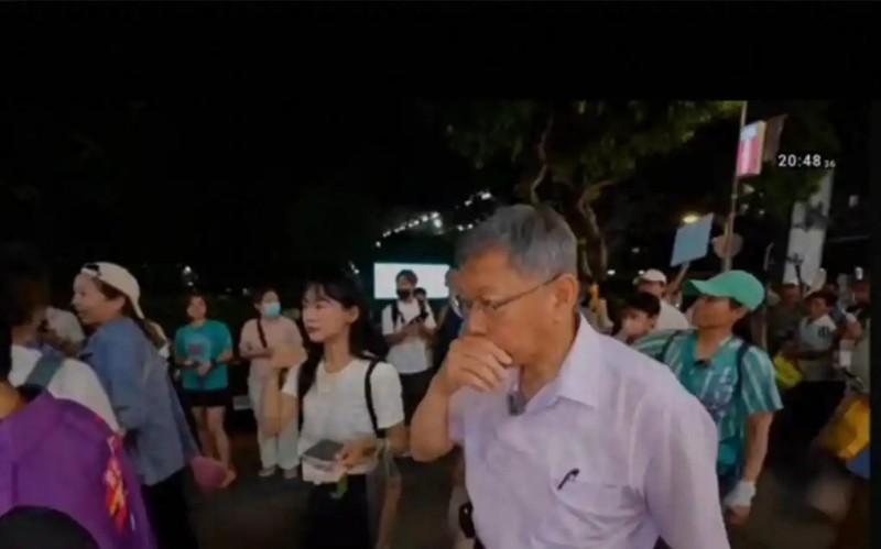 柯文哲台中扫街遭辣椒水袭击 蓝白阵营谴责暴力