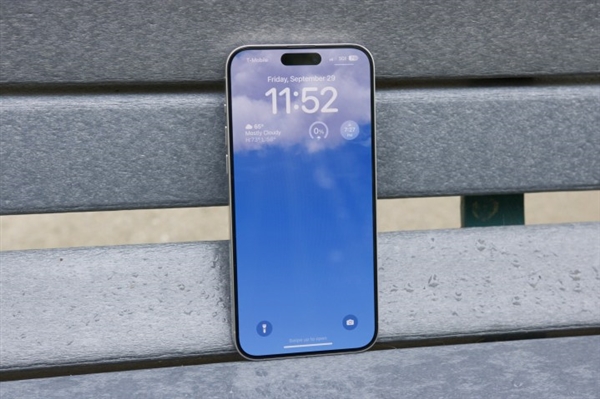 iPhone 18屏幕开倒车！复用4年前的老基材 网友直呼库克太能省了