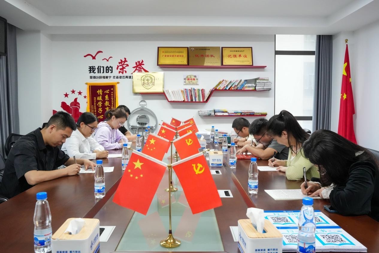 福莆宁城际铁路项目联合福州左海高铁公司开展全民阅读活动  