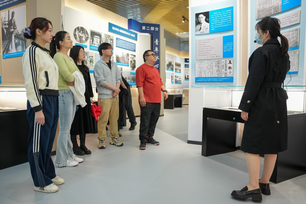 福莆宁城际铁路项目联合福州左海高铁公司开展全民阅读活动  