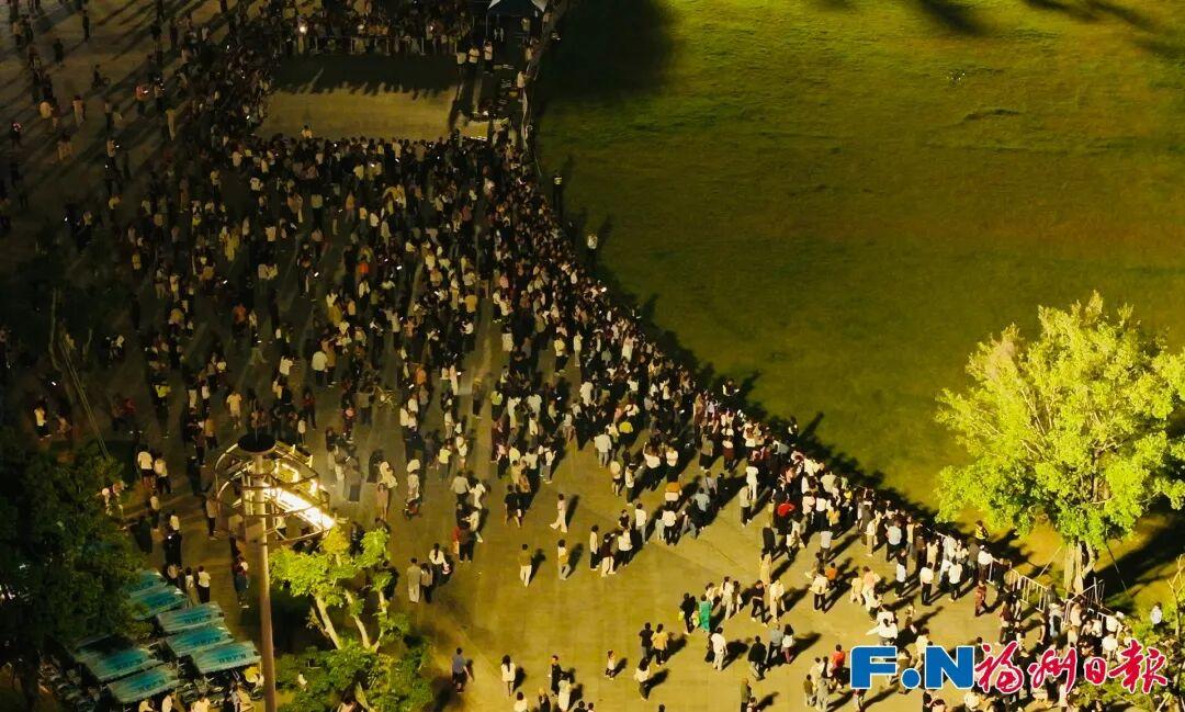 太震撼了！3333架无人机点亮福州夜空