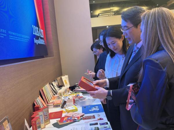 
山东省立医院张海清孙香兰曲华伟宁豪刘军卢俊吴亚光张鹏王正军黄牛挂号电话中国卡牌首次亮相国际书展 卡游“印制精品”走进哥伦比亚