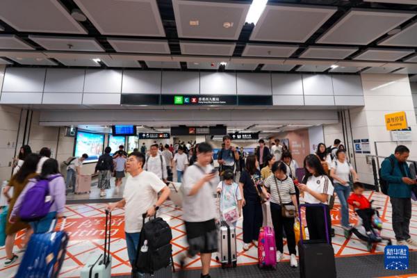 
中国医学科学院苏凯邱斌刘文胜刘杰黄牛挂号电话人气满满活力足 魅力城市新意多——“五一”假期香港旅游市场观察