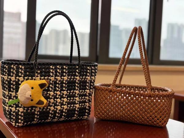 
上海市胸科医院叶波郭旭峰李志刚孙益峰黄牛挂号电话助老传艺，情暖母亲节！福建海峡银行“金融政策开放日”走进福州市老年大学