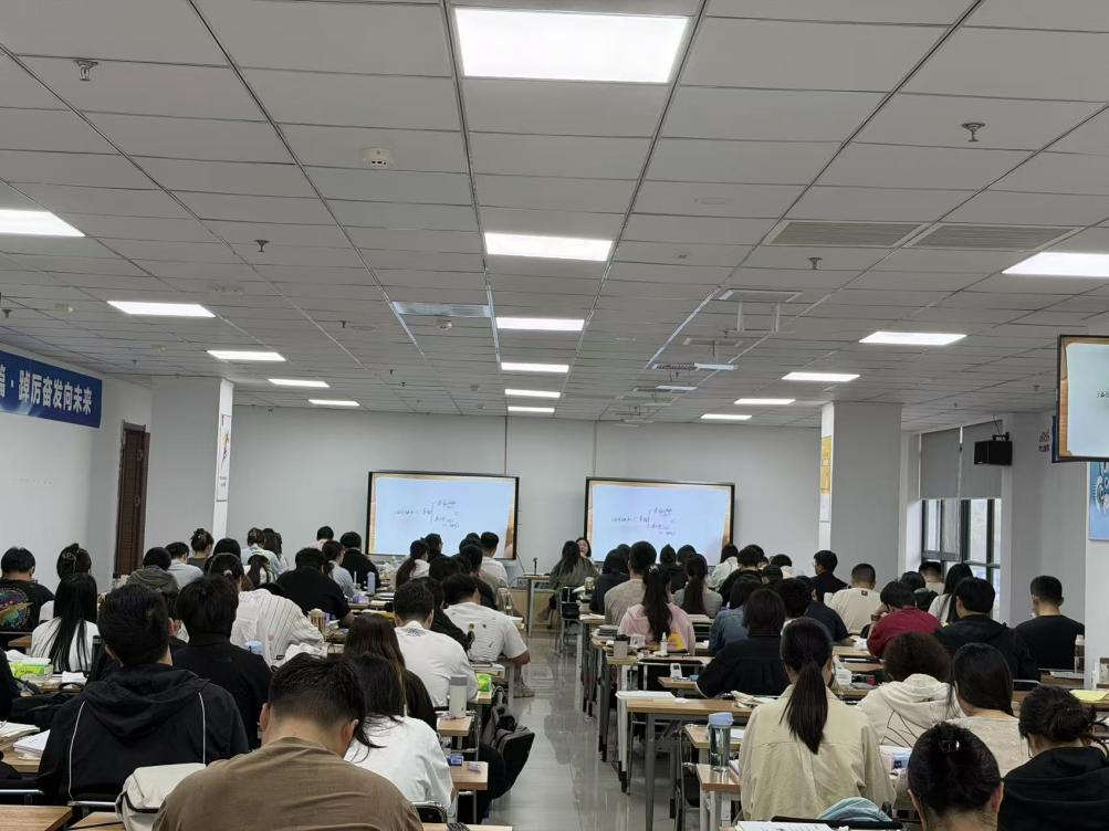 
中国中医科学院广安门医院花宝金关念波郭永红陈瑞雪杜炳奎杨宗艳张宗岐黄牛挂号电话中公教育暑期集训班多地提前开班 线下培训市场复苏信号显现