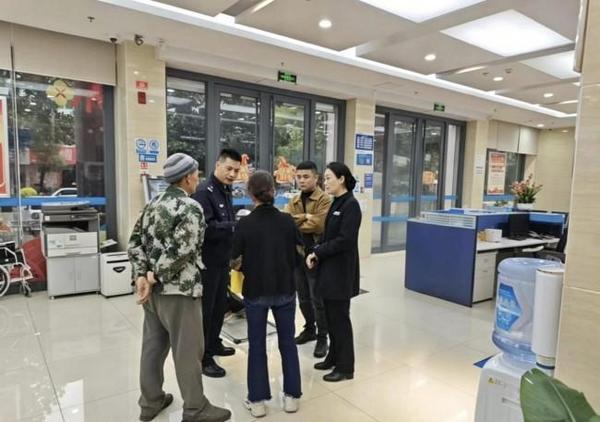 
清华长庚医院黄牛号贩子票贩子代网上预约代挂号电话汉口银行：坚守民生服务初心，织密金融反诈防护网