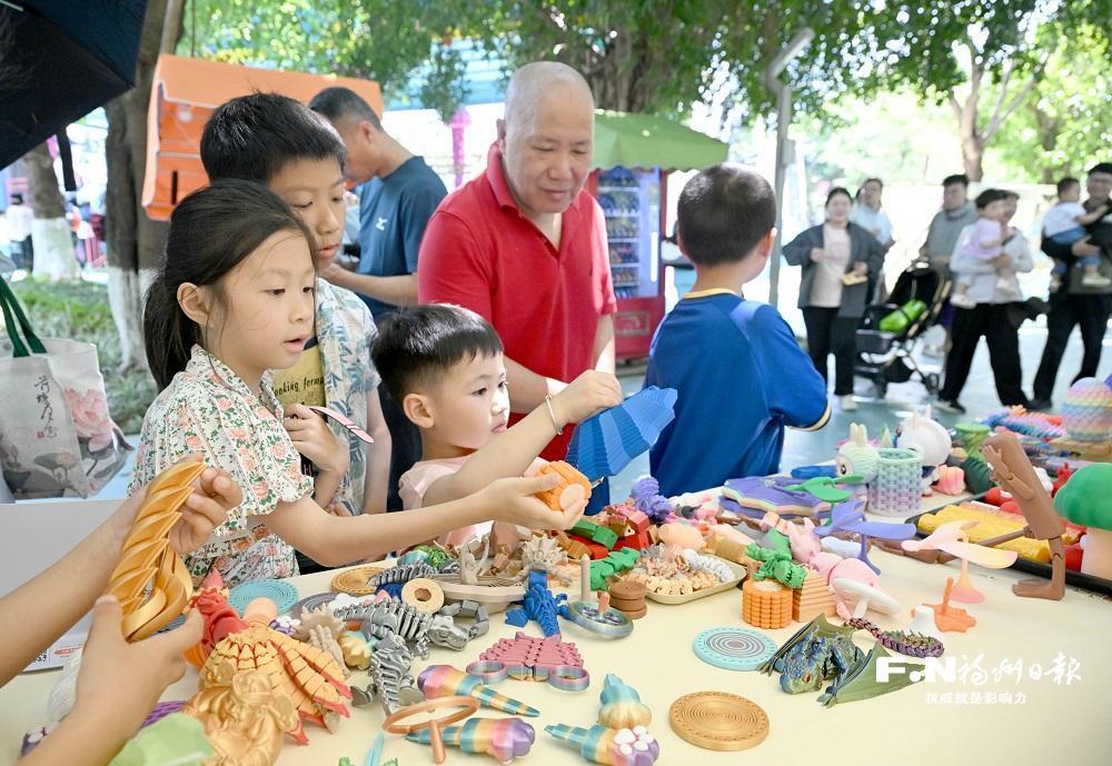 首期“榕树工坊·茉莉市集”走进儿童公园