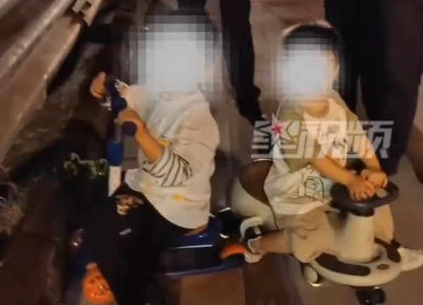 4岁哥哥带2岁弟弟夜骑5公里 好心司机发现报警拦停