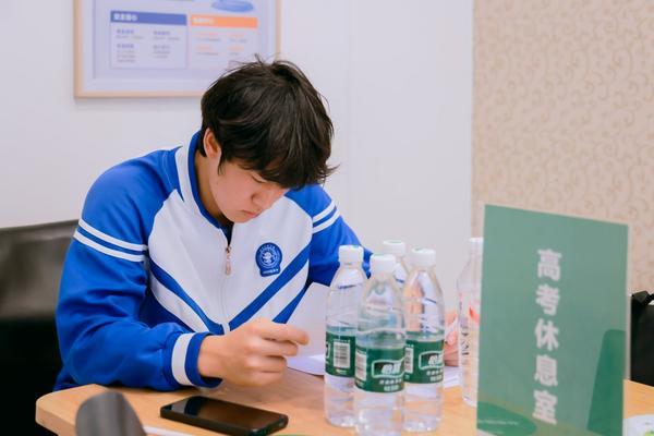 
上海复旦大学妇产科医院黄牛号贩子票贩子代网上预约代挂号电话100余家高考服务站、近200辆应急车，北京链家连续13年暖心助考