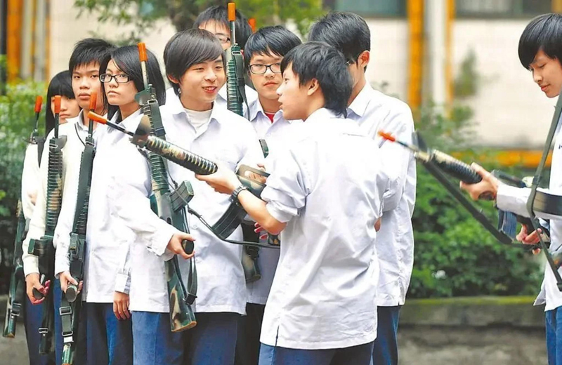 赖清德“青年上战场”贼心不死,不到两年又卷土重来,魔爪再伸向岛内高中生