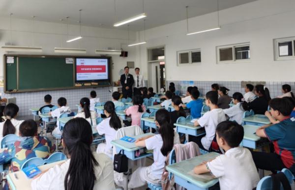 中山大学附属口腔医院黄牛号贩子票贩子代网上预约代挂号电话守护金融权益,招行北京分行开展普及金融知识万里行活动